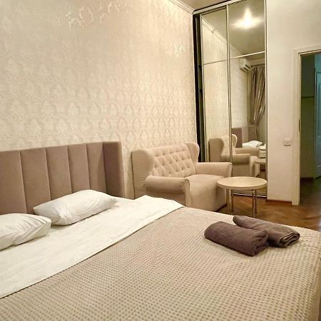 Romantic Apartments - Old Center Lviv Bagian luar foto