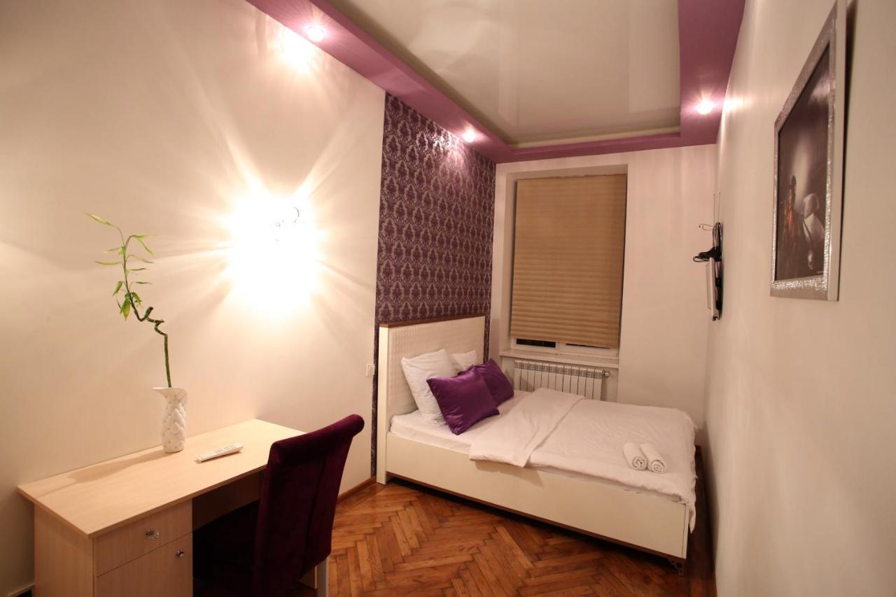 Romantic Apartments - Old Center Lviv Bagian luar foto